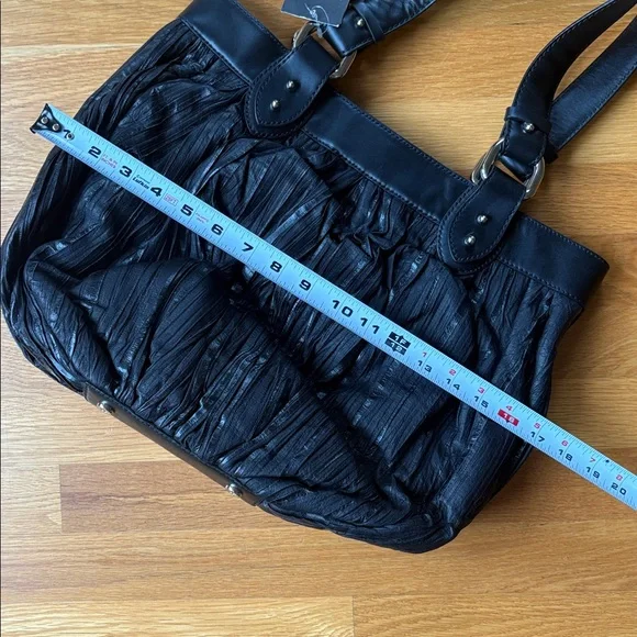 NWT Donald J Pliner handbag, black pleated leather. Black. Retail price : $395 - Picture 4 of 14